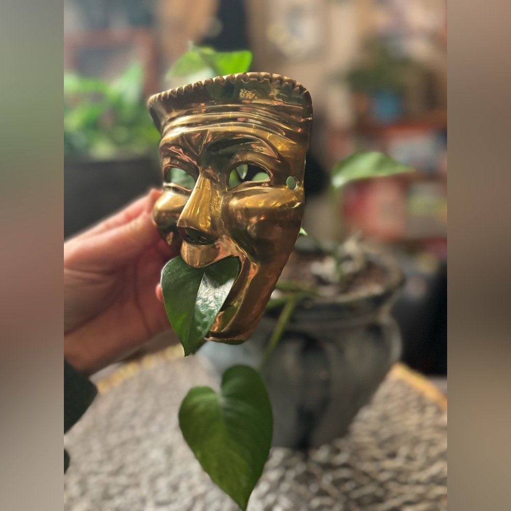Antique-Style Brass Mask Sculpture Botanical Wall Art 4 Vines, Florals & Altars - Picture 10 of 14